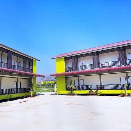 Chadaporn Mae Chaem Hotel Bagian luar foto