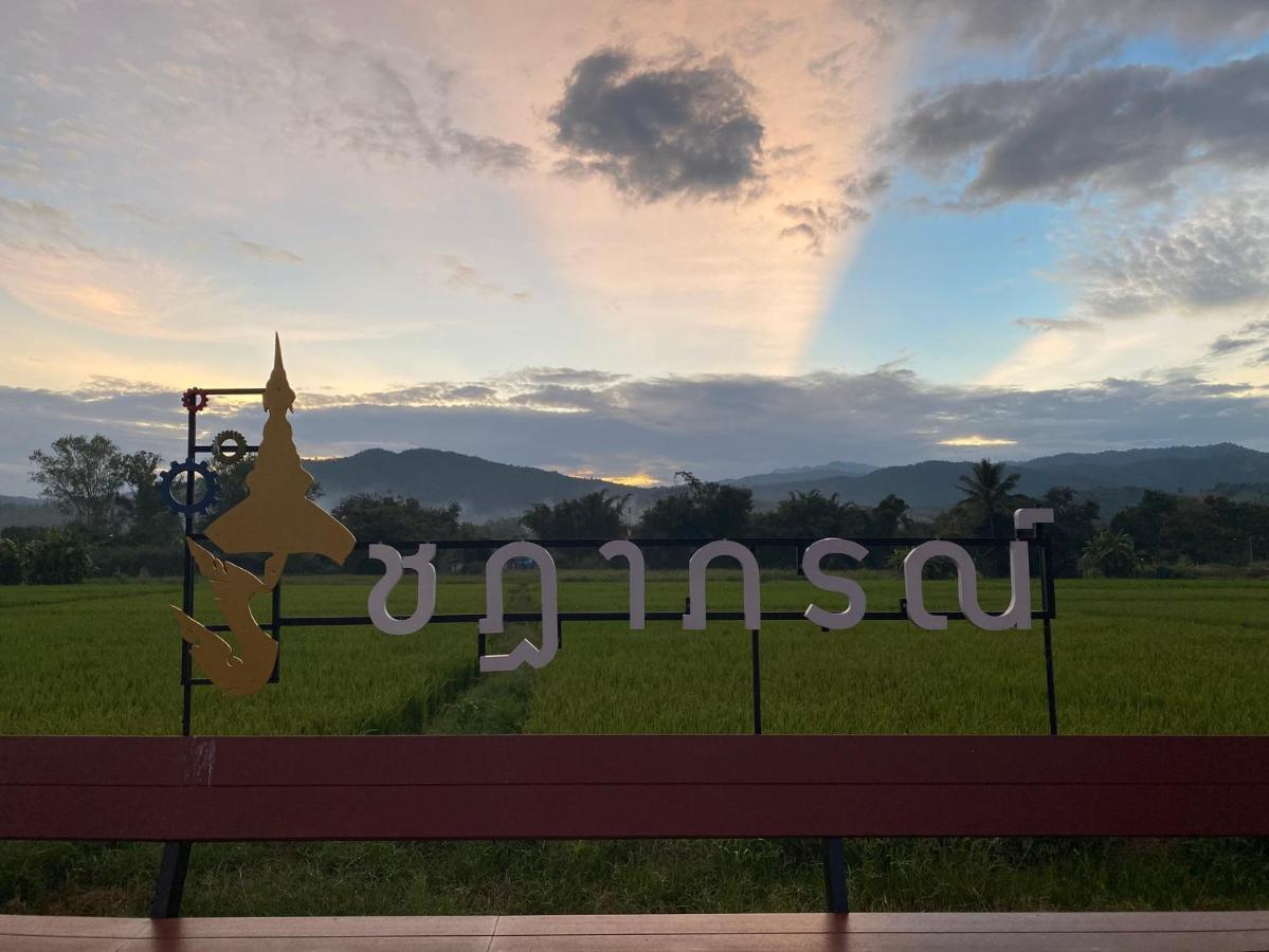 Chadaporn Mae Chaem Hotel Bagian luar foto